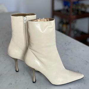Dreamy Cream Heel Charles Jourdan Booties!!